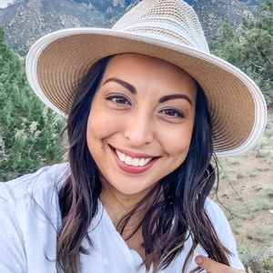 Meet your Posher, Dena